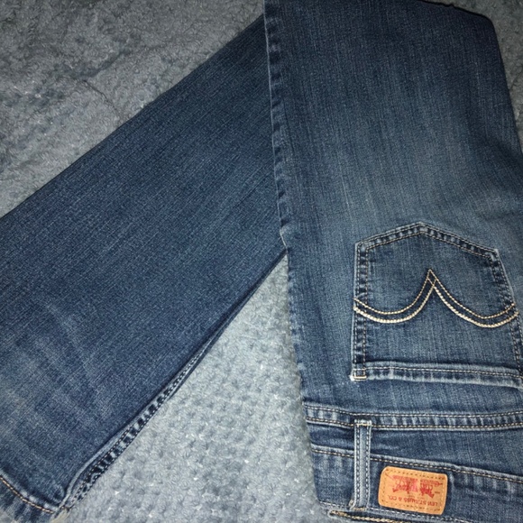 Levi’s - Picture 3 of 4